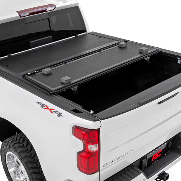 Hard Low Profile Bed Cover | 5'10" Bed | Chevy/GMC Sierra 1500 (19-26)/Silverado 1500 (19-26)