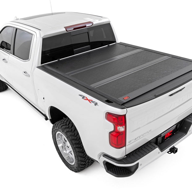 Hard Low Profile Bed Cover | 6'7" Bed | Chevy/GMC Sierra 1500 (19-26)/Silverado 1500 (19-26)