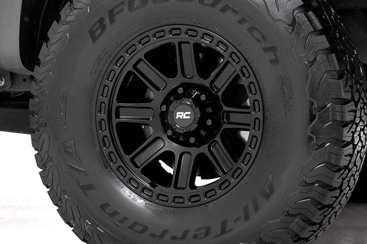 Rough Country 84 Series Wheel | Gloss Black | 17x8.5 | 6x5.5 | +25mm